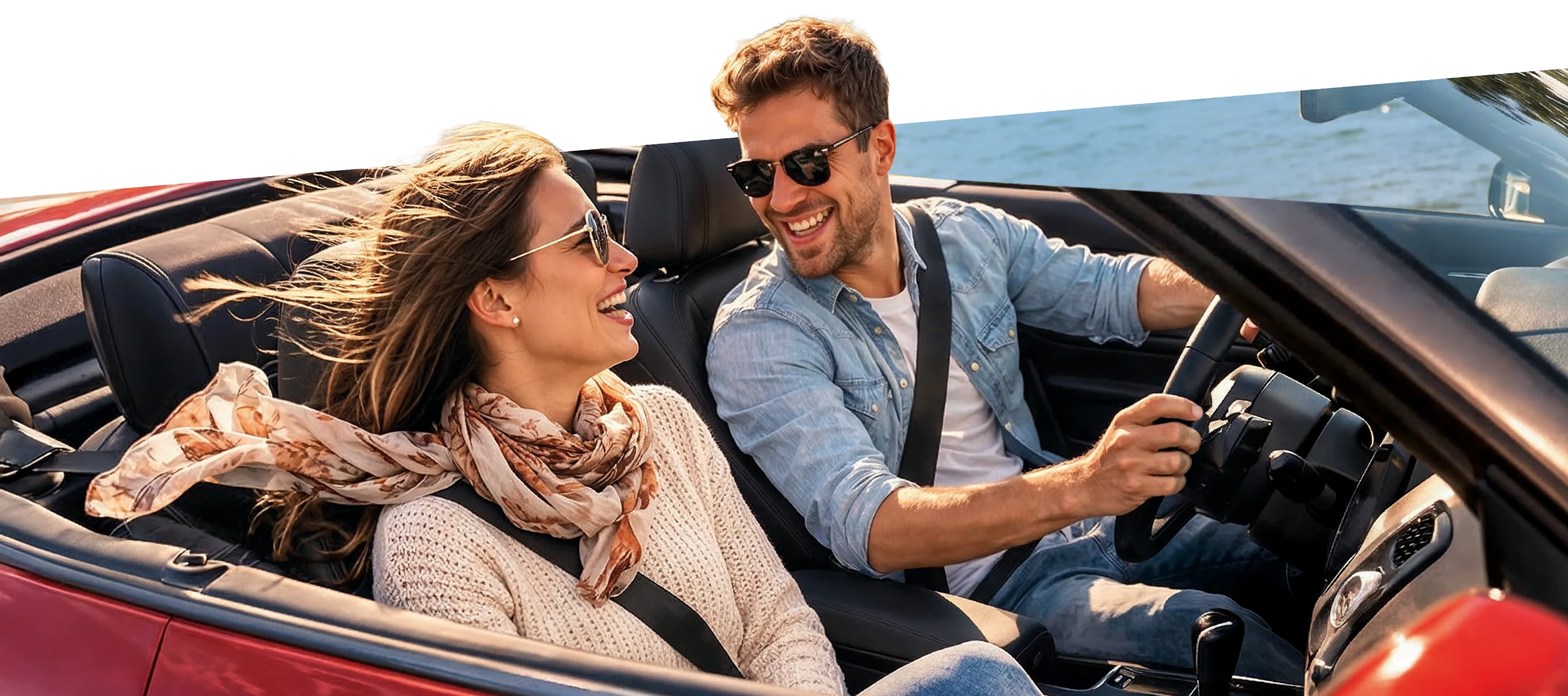 Mann und Frau im Cabrio